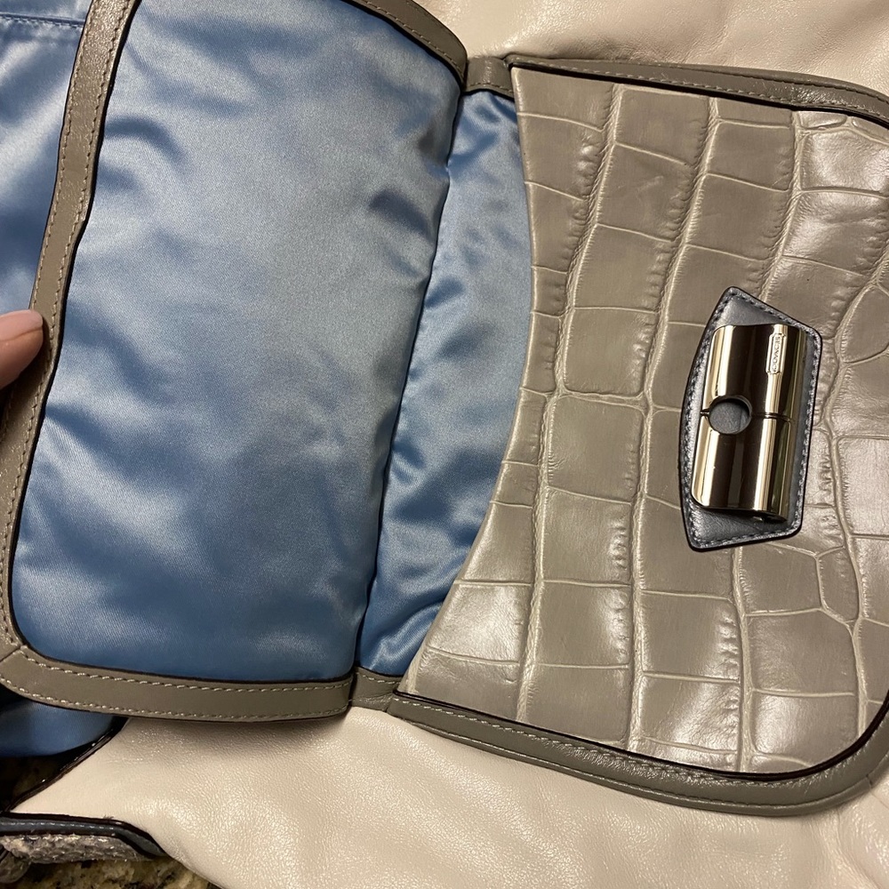 LIKE NEW! COACH Hobo White with Gray Crocodile Embellishments - Picture 10 of 12